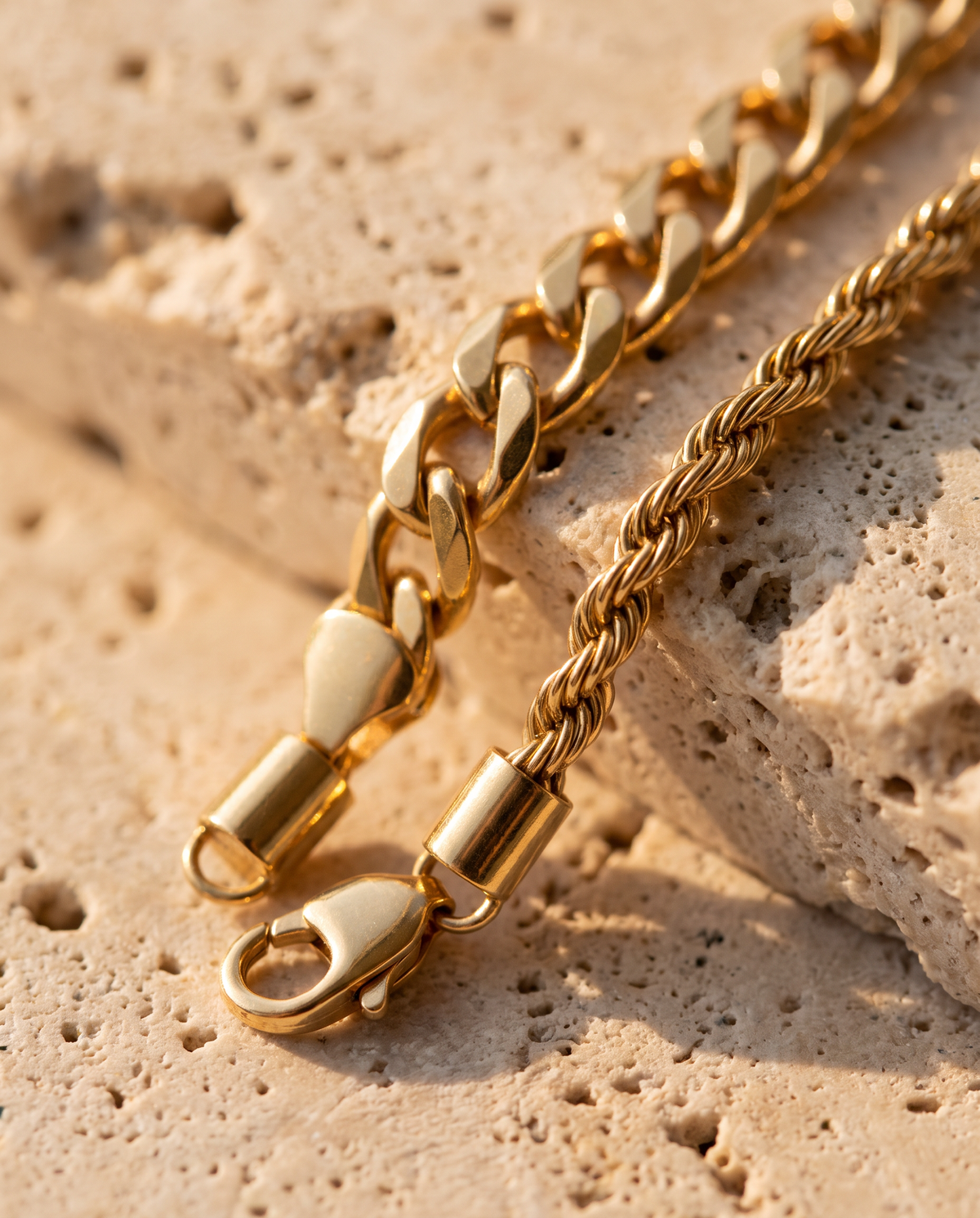 Sablon Stack in gold, close detail of the clasps and chain links